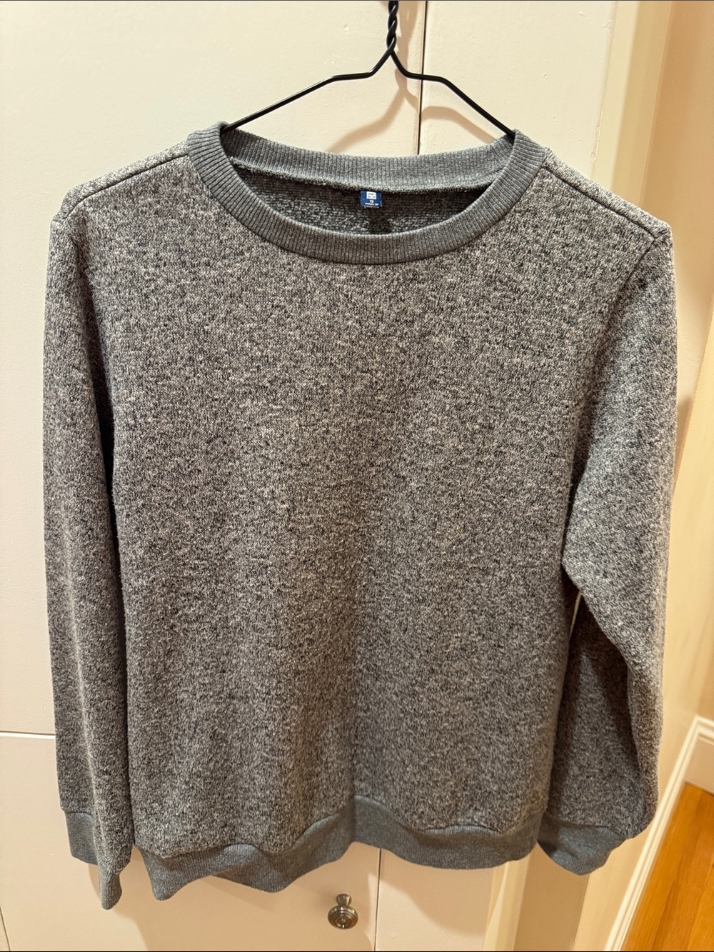Uniqlo Men's Grey Crewneck Pullover Sweater